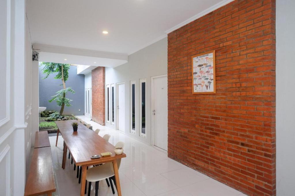 Urbanview Stay @H Jakal By Reddoorz Yogyakarta Exterior foto